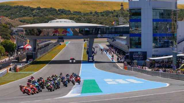 La salida de una carrera de MotoGP, en el circuito de Jerez-Ángel Nieto.