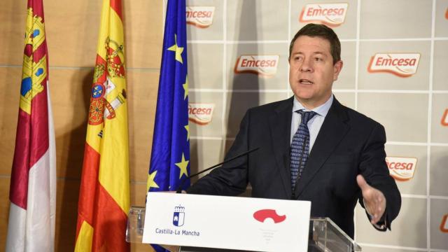 El presidente de Castilla-La Mancha, Emiliano García-Page, este jueves en su visita a la empresa Emcesa. Foto: Junta de Comunidades