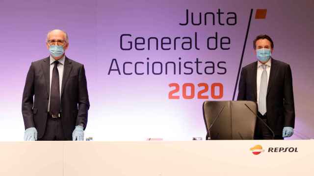 El presidente de Repsol, Antonio Brufau, y el consejero delegado, Josu Jon Imaz, en la junta de accionistas 2020.
