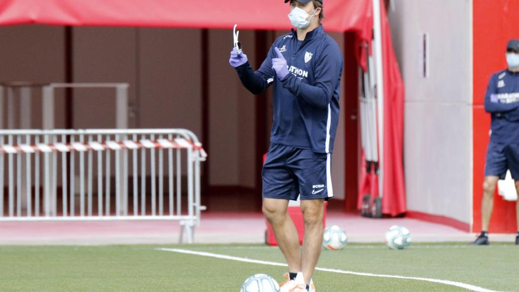 Julen Lopetegui, con mascarilla, en un entrenamiento del Sevilla