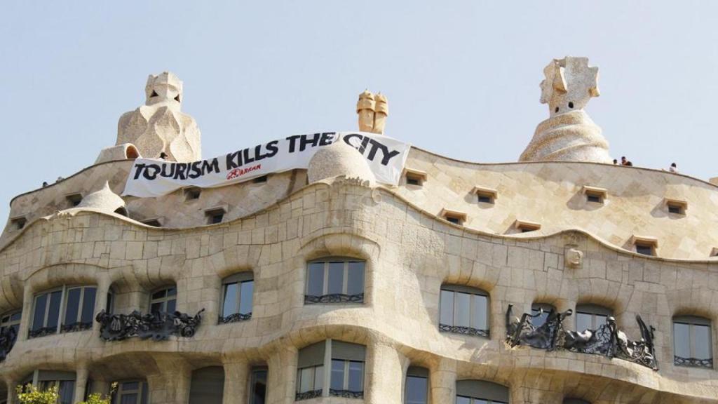 Juventudes e la CUP ocupan La Pedrera.