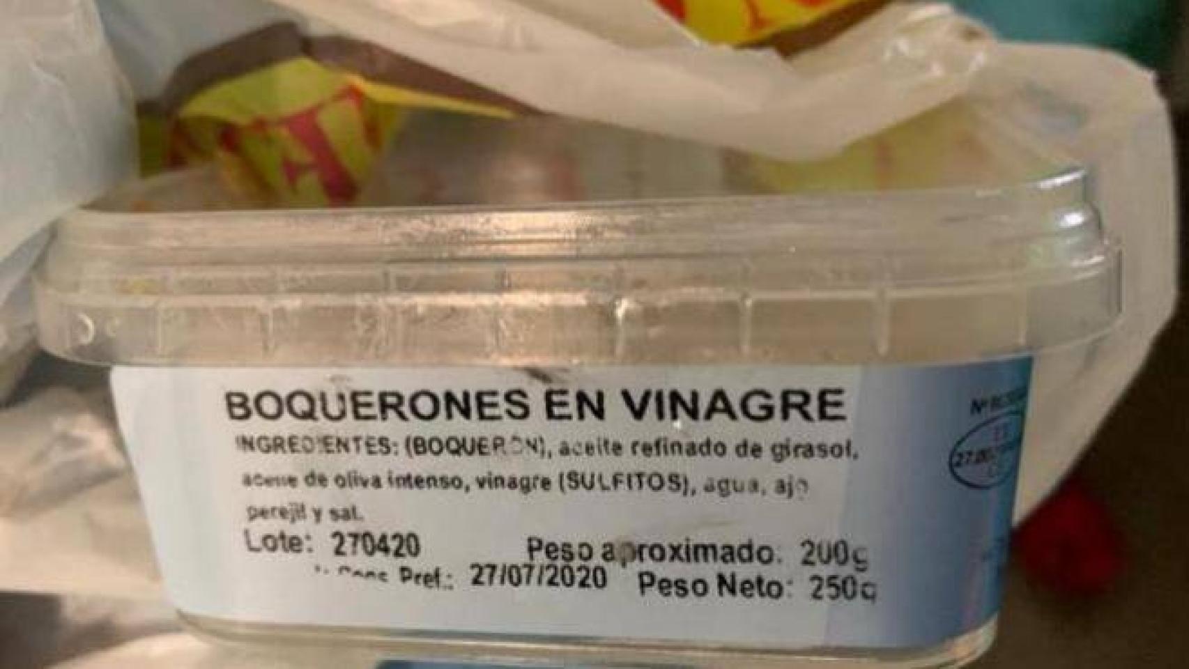 Uno de los envases de boquerones retirados por encontrarse en mal estado