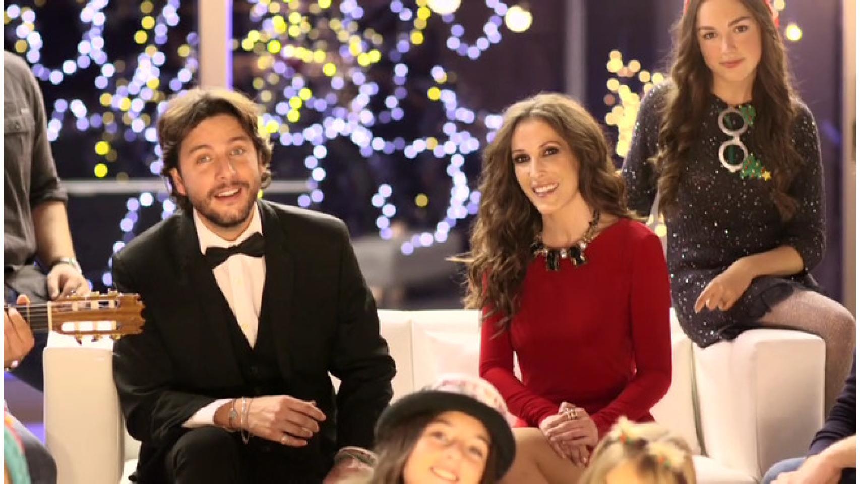 Manu Carrasco, Malú y rostros de 'La Voz' felicitan la Navidad en Telecinco