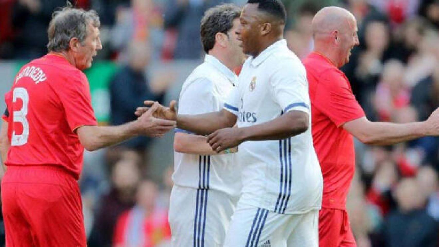 Edwing Congo en un partido con el equipo de veteranos del Real Madrid