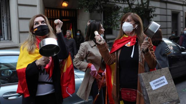 Cacerolada contra Pedro Sánchez en el barrio de Salamanca de Madrid