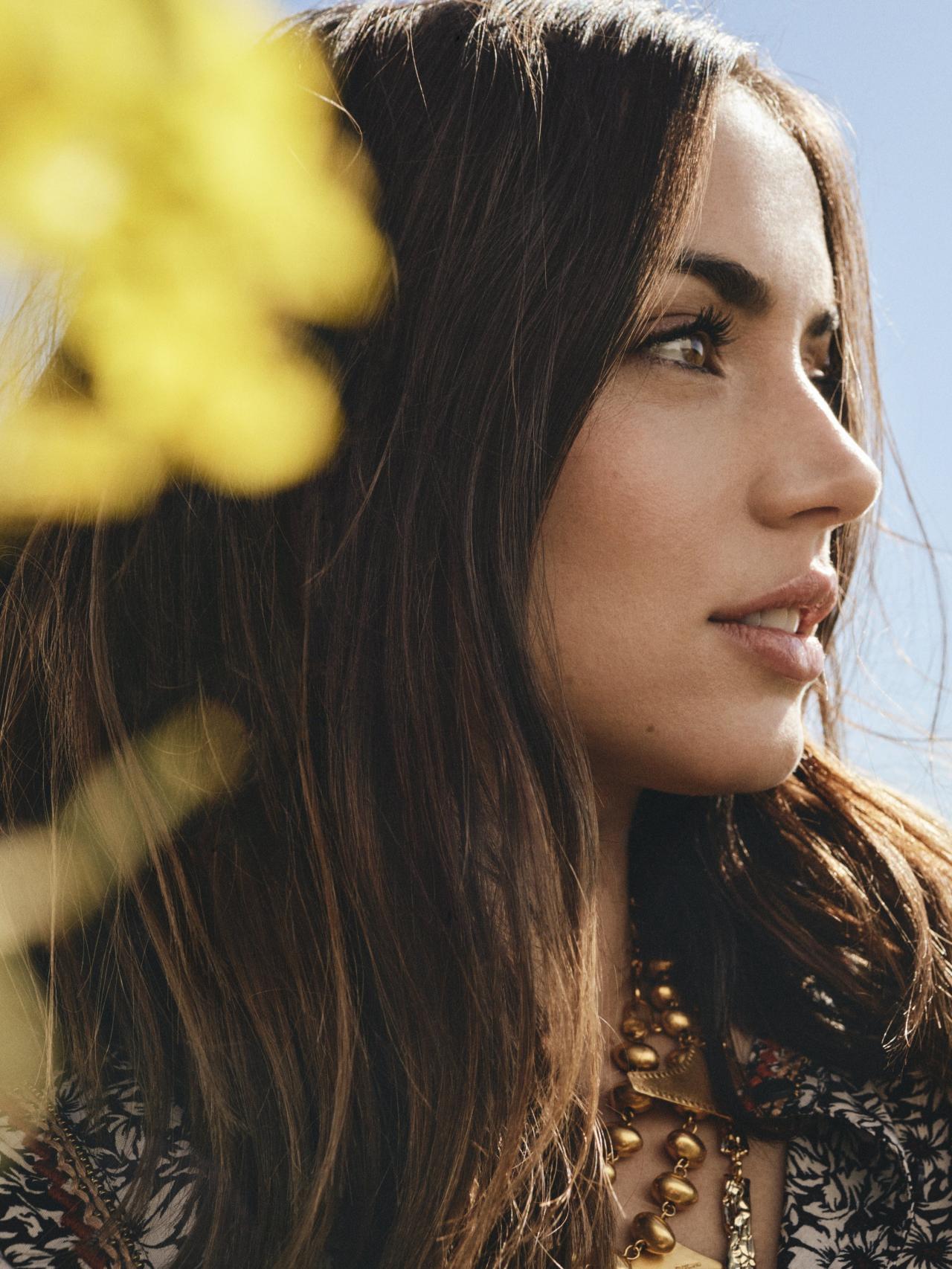 Vestidos ligeros y vaporosos: la colección de esta primavera con la  estrella Ana de Armas