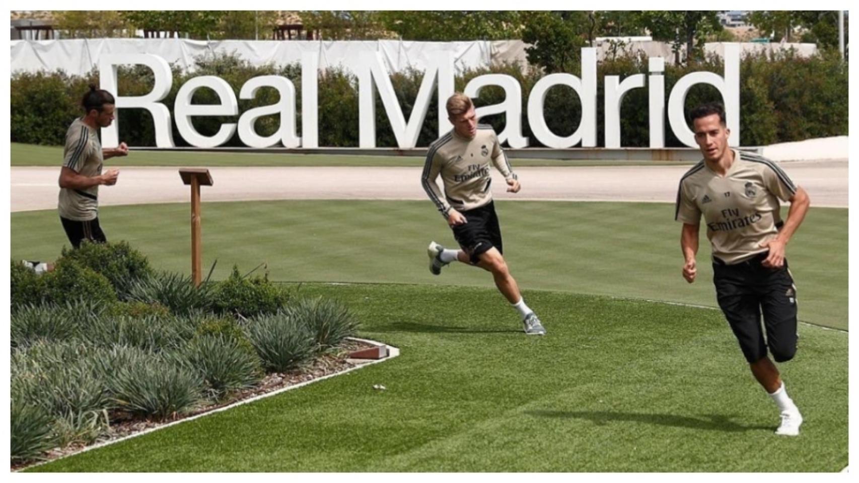 Lucas Vázquez y Kroos entrenando en Valdebebas