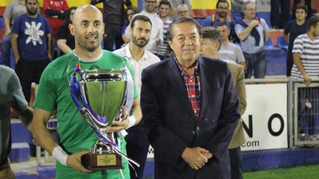 FOTO: Javi López, junto al presidente de la FFCM, Antonio Escribano.