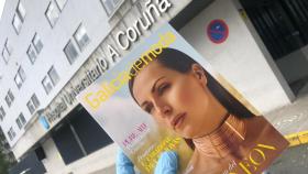 Galiciademoda regala ejemplares de su revista a los sanitarios del CHUAC de A Coruña