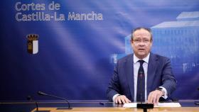 El consejero de Hacienda, Juan Alfonso Ruiz Molina, este lunes en las Cortes de Castilla-La Mancha