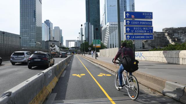 Imagen de uno de los nuevos carriles bici de París.