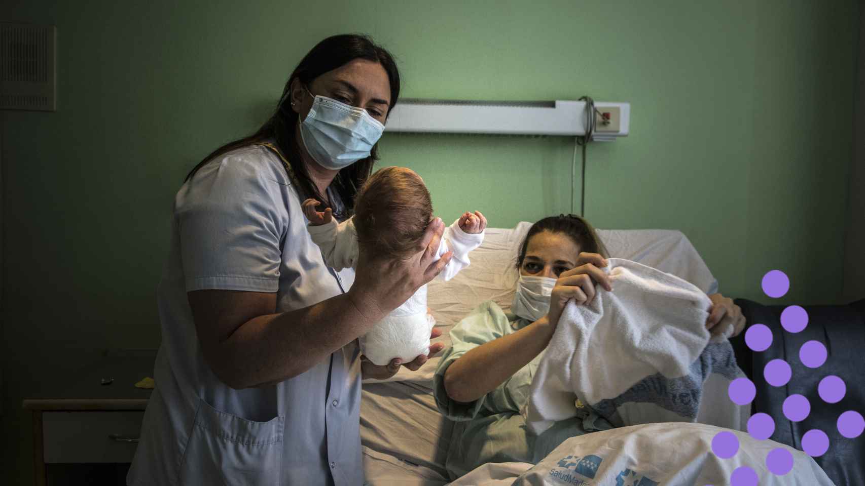 En la habitación 1108 de la Maternidad de La Paz, Marta y su pequeño Aritz, con casi ya 24h horas de vida a punto de recibir el alta.
