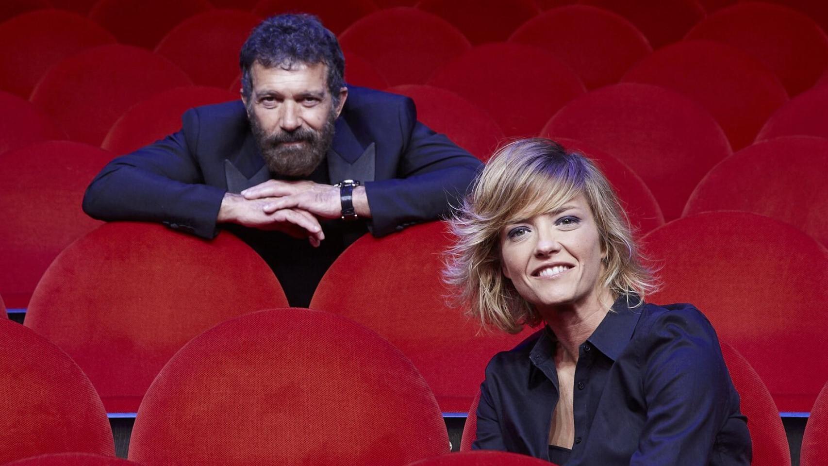 Antonio Banderas junto a María Casado en la imagen promocional de su proyecto en común.