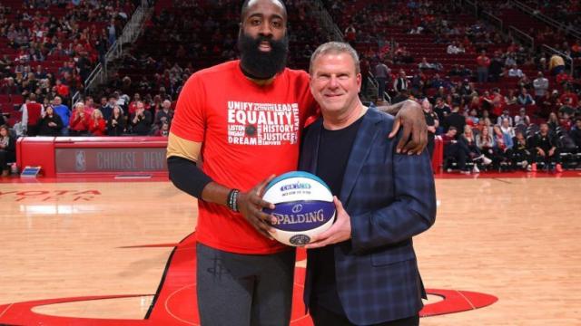 Harden, junto a Tilman Feritta