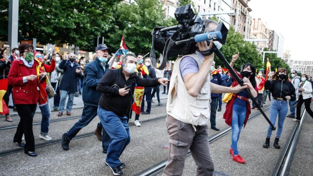 Los agresores increparon al cámara durante la manifestación del sábado.