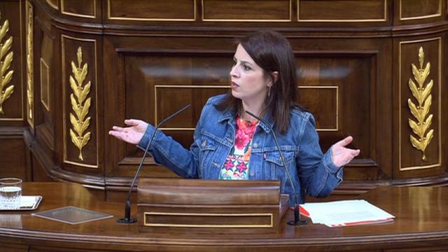 Adriana Lastra, portavoz del Grupo Socialista, en el estrado del Congreso.