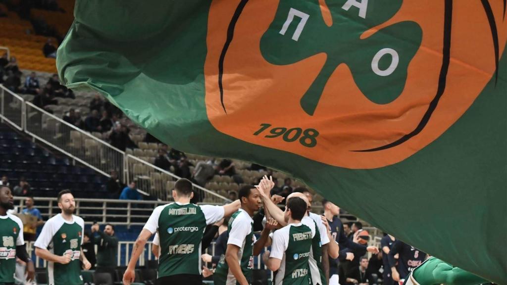 El equipo del Panathinaikos en su estadio