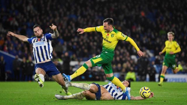 Un momento del encuentro entre el Norwich City y el Brighton and Hove Albion