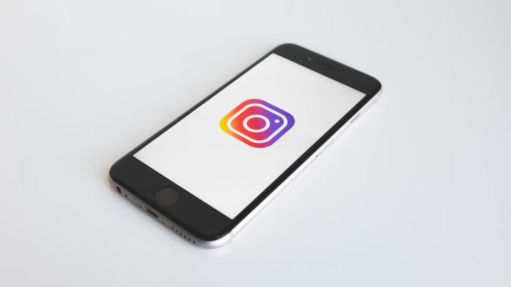 Logo de Instagram en un móvil.