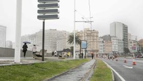 Imagen antigua del tranvía por el Paseo Marítimo de A Coruña