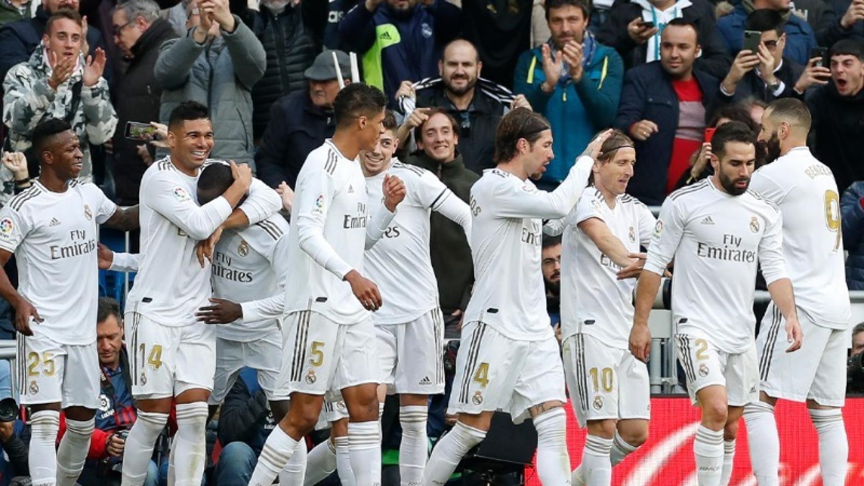 Los jugadores del Real Madrid celebran un gol