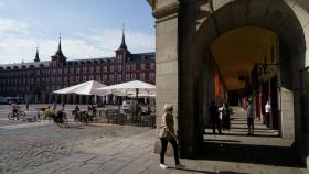 Primeras terrazas abiertas en la Plaza Mayor de Madrid, ya en la Fase 1 de la desescalada.