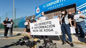 Los fotoperiodistas de A Coruña protestan en Abegondo por las restricciones de La Liga