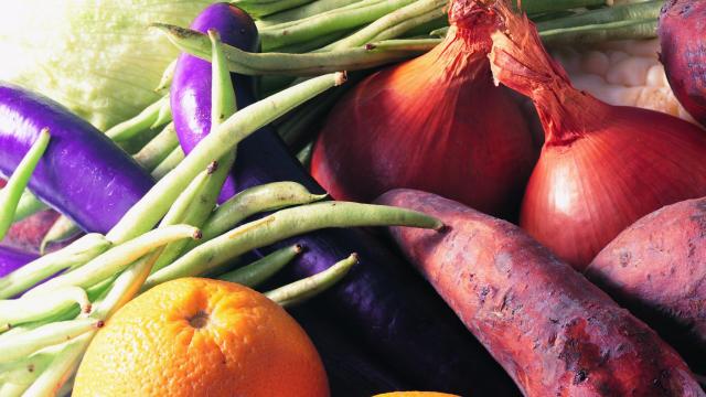 Incluso los cítricos tienen un lugar entre las verduras a la parrilla.