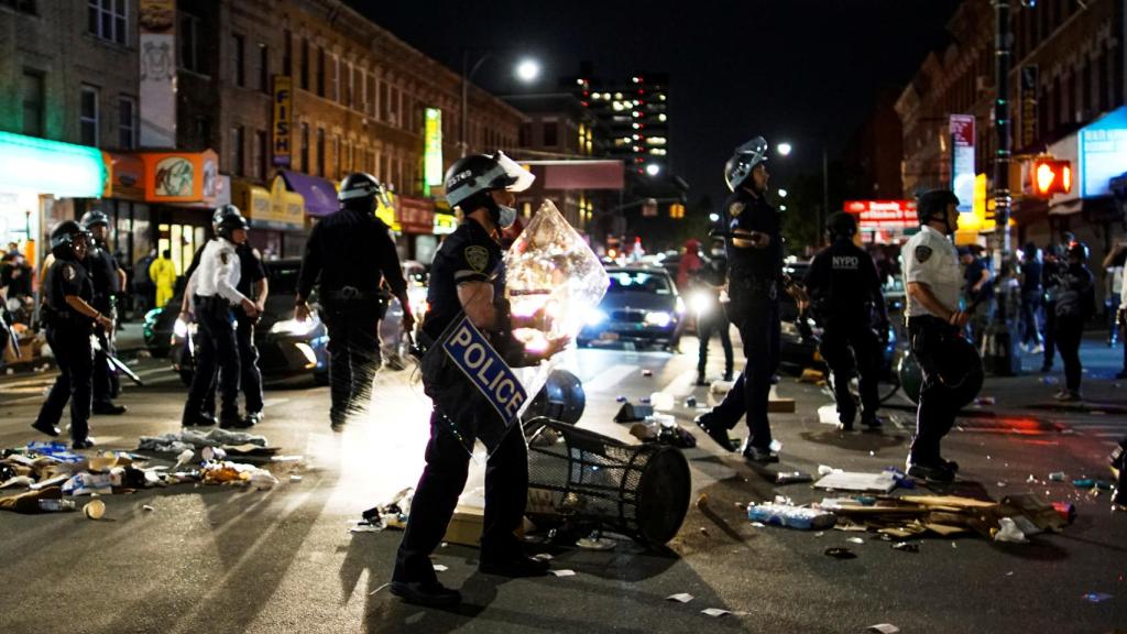 Los disturbios se extienden en Nueva York.