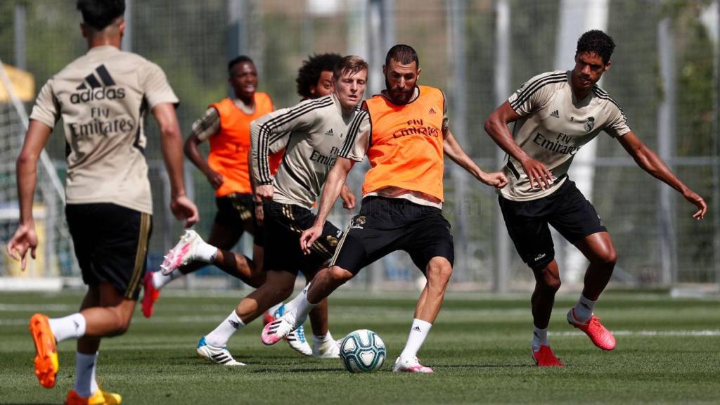 Karim Benzema y Raphaël Varane