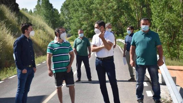 El presidente de la Diputación de Cuenca, Álvaro Martínez Chana, en Piqueras del Castillo