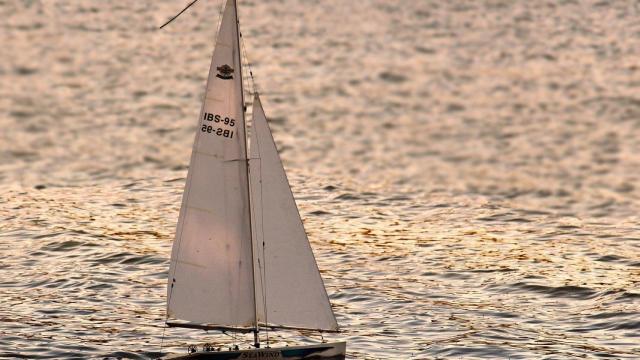 La escuela de vela del Náutico de A Coruña se prepara para retomar la actividad