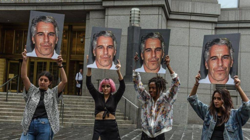 Denuncias contra Epstein en el documental.