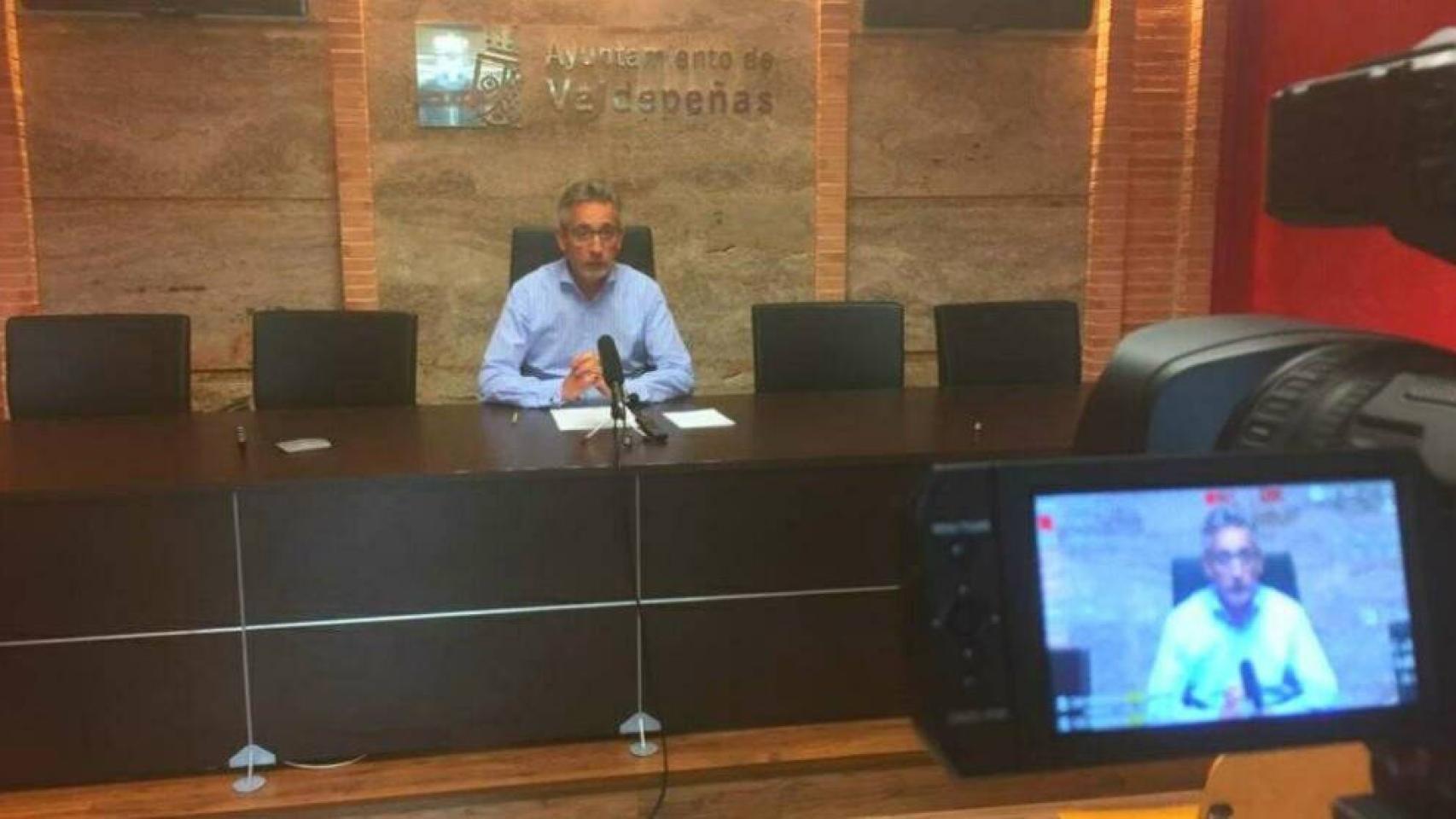 Jesús Martín, alcalde de Valdepeñas, en rueda de prensa