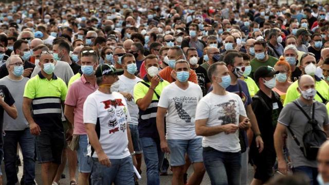 Cientos de personas protestan por el cierre de Nissan