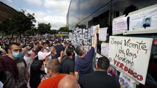 Cientos de personas protestan por el cierre de Nissan