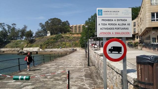 Cartel en el acceso al puerto de Santa Cruz
