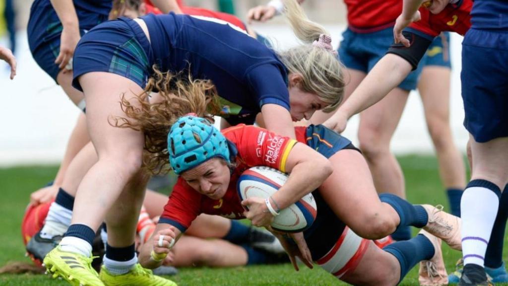 La capitana de la selección española de rugby femenino, Isabel Rico, durante un partido