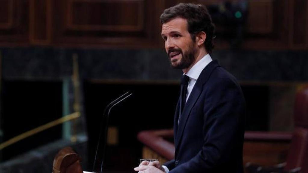 El presidente del PP, Pablo Casado, en la tribuna de oradores del Congreso.