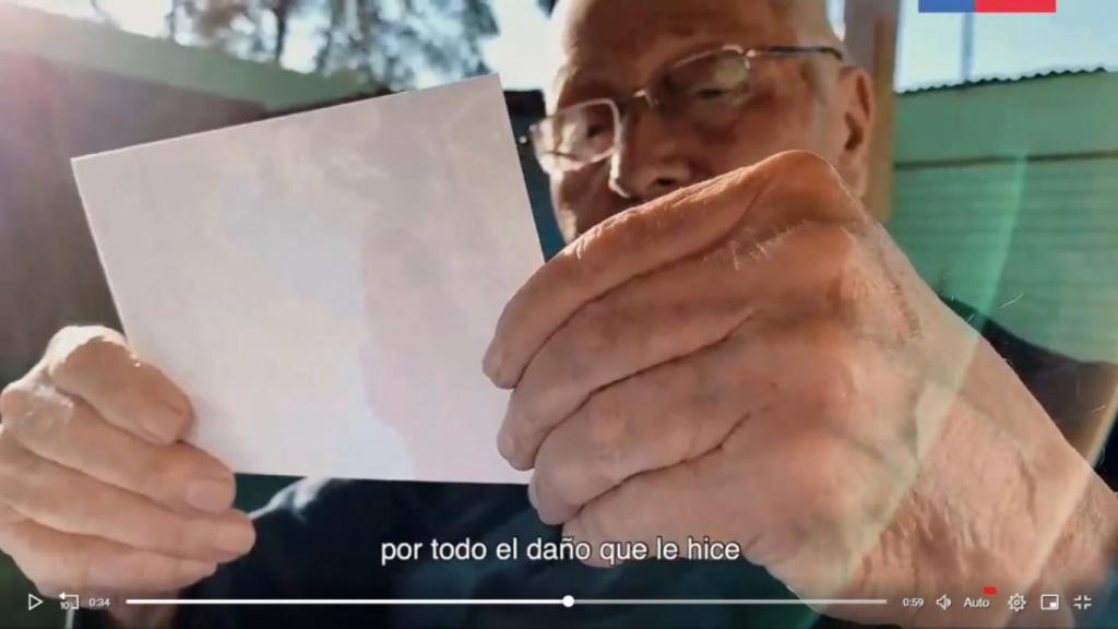 Un fotograma del vídeo.