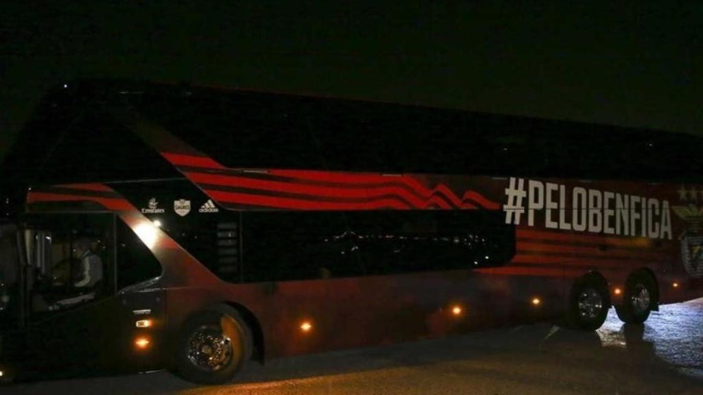 Autobús del Benfica apedreado