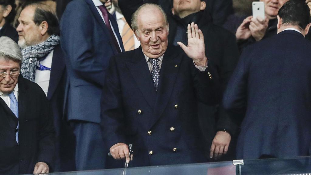 El rey Juan Carlos durante su visita al estadio Santiago Bernabéu en febrero de este año.