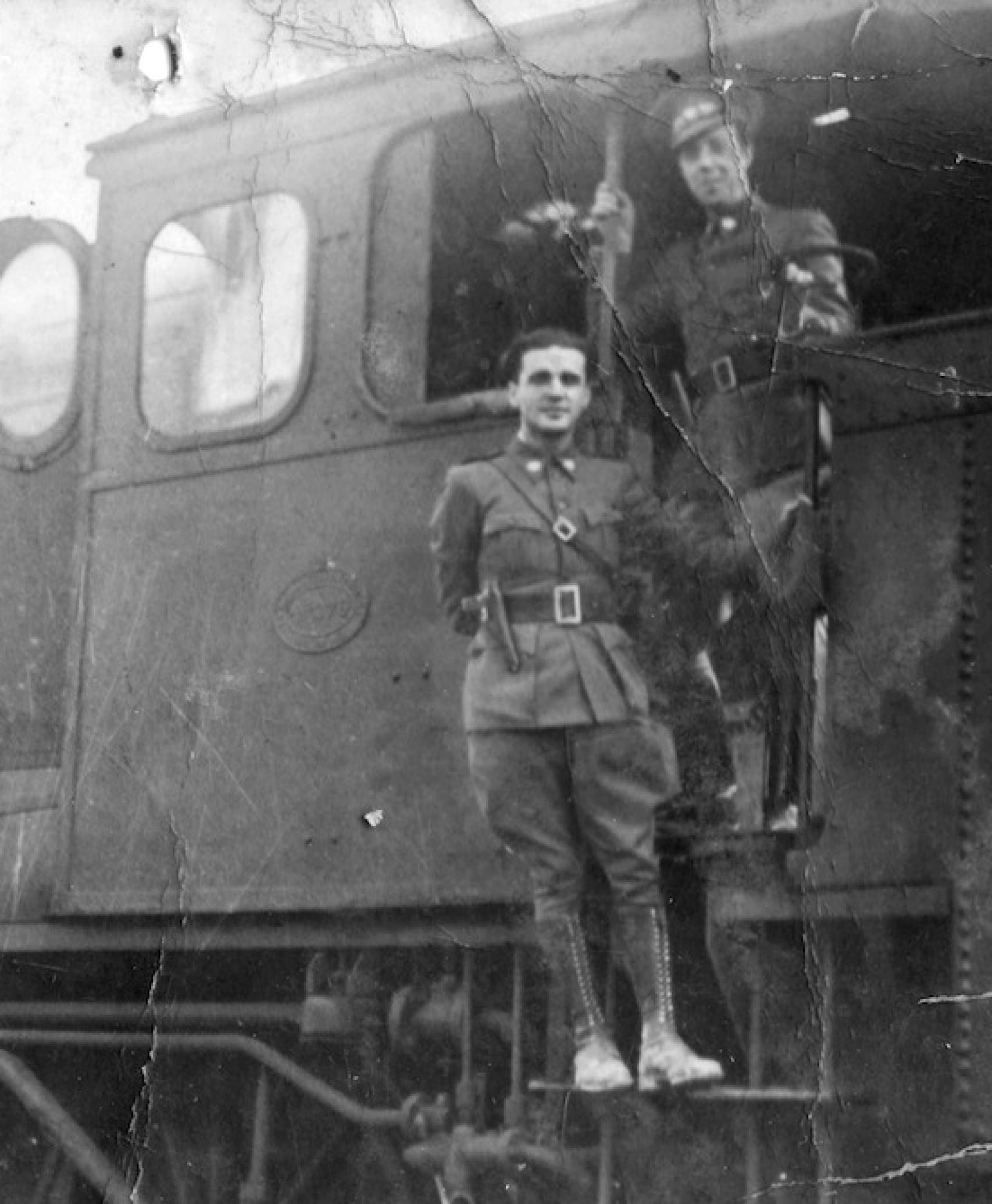 Julián Fuster, en un tren medicalizado durante la Guerra Civil.