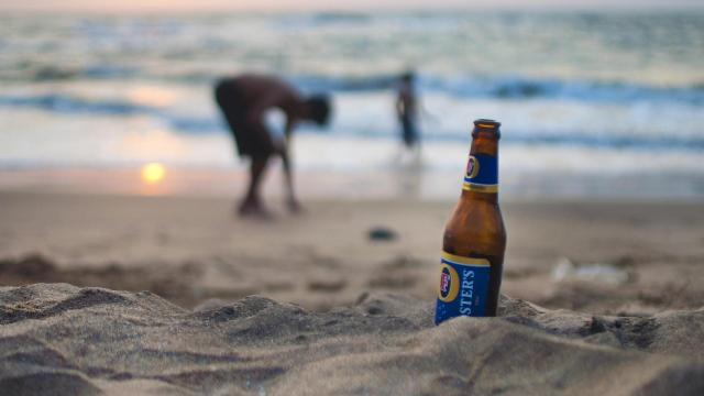 cerveza playa botellón