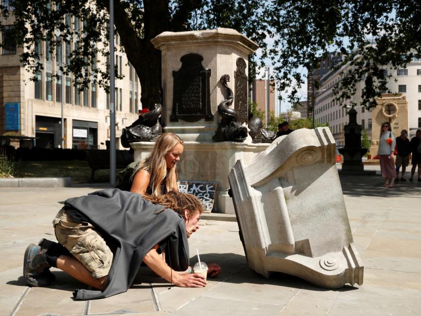 Lo que ha quedado de la estatua de Edward Colston en Bristol: la base.