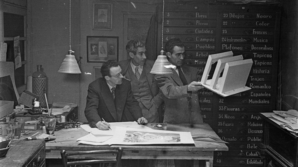 Josep Bartolí en su taller.