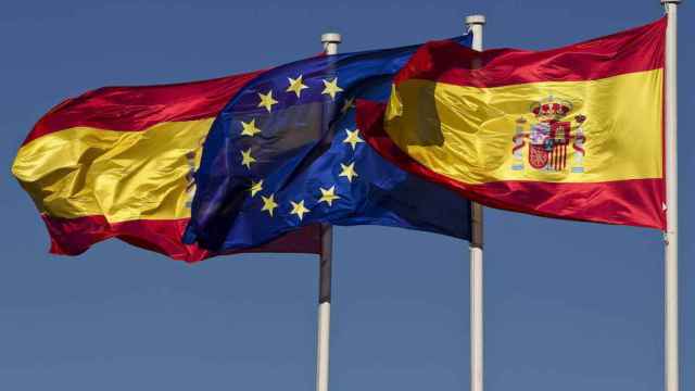 Banderas de España y de la UE | Reuters