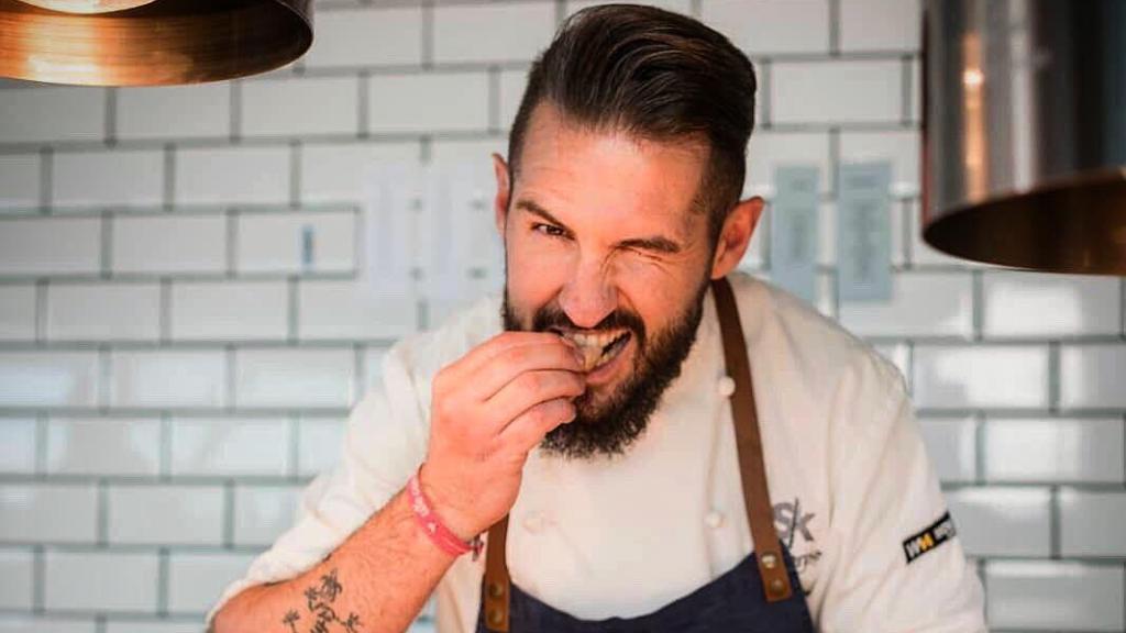 Peña, que era un mal estudiante, descubrió la cocina por casualidad.