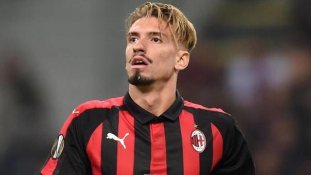 El futbolista Samu Castillejo, en un partido con el Milan