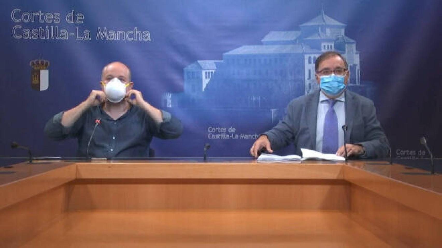 Alejandro Ruiz y Fernando Mora, este martes en rueda de prensa en las Cortes de Castilla-La Mancha